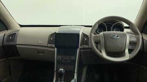 Used 2015 Mahindra XUV500 W6 Diesel Manual interior DASHBOARD VIEW