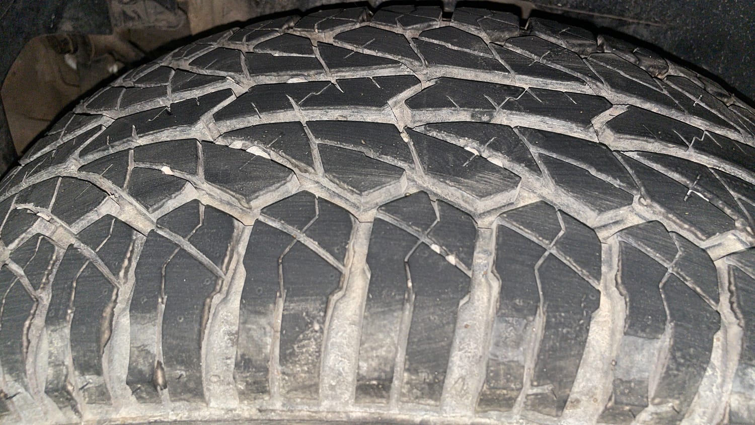 Used 2015 Mahindra XUV500 W6 Diesel Manual tyres RIGHT REAR TYRE TREAD VIEW