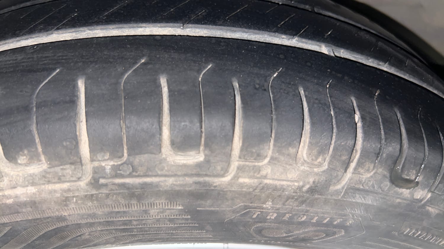 Used 2013 Hyundai i10 Magna 1.2 Kappa2 Petrol Manual tyres LEFT REAR TYRE TREAD VIEW