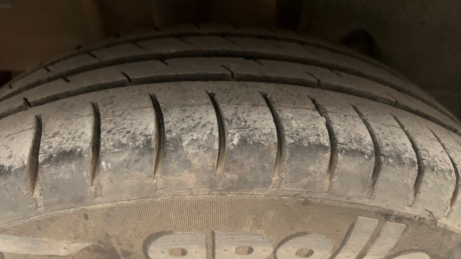 Used 2018 Tata Tiago Revotron XZ Petrol Manual tyres RIGHT REAR TYRE TREAD VIEW