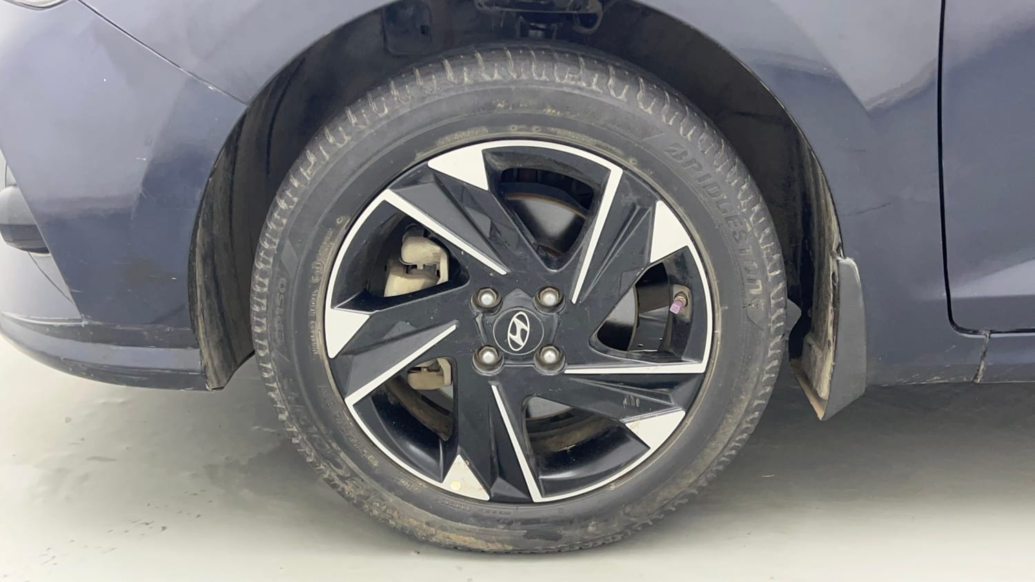 Used 2021 Hyundai Verna SX (O) 1.0 Turbo DCT Petrol Automatic tyres LEFT FRONT TYRE RIM VIEW