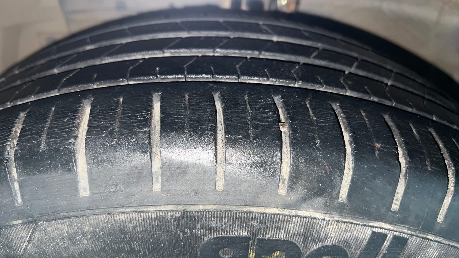 Used 2019 Maruti Suzuki Ciaz Alpha Hybrid 1.5 Petrol Manual tyres LEFT FRONT TYRE TREAD VIEW