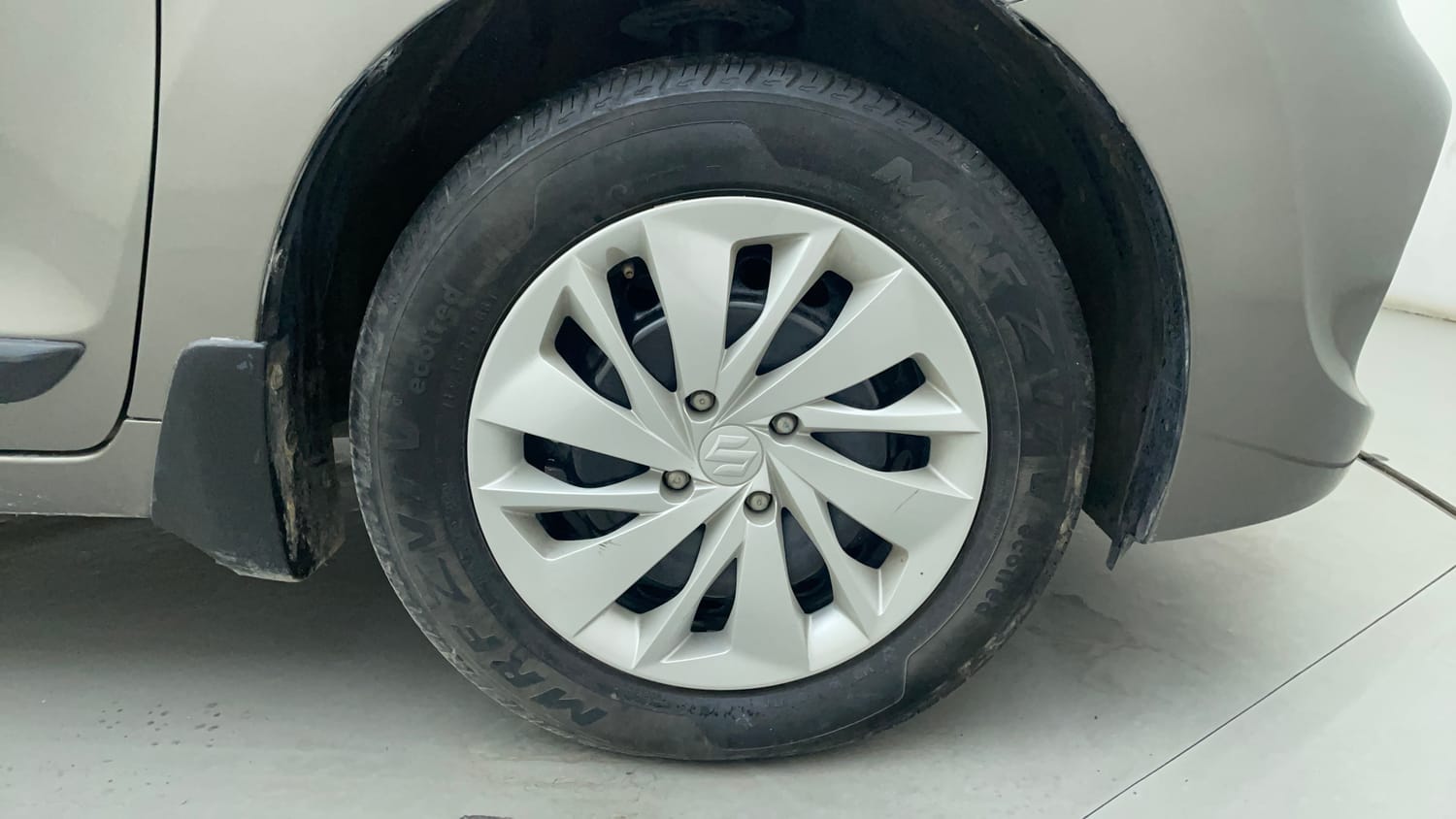 Used 2021 Maruti Suzuki Baleno Delta Petrol Manual tyres RIGHT FRONT TYRE RIM VIEW