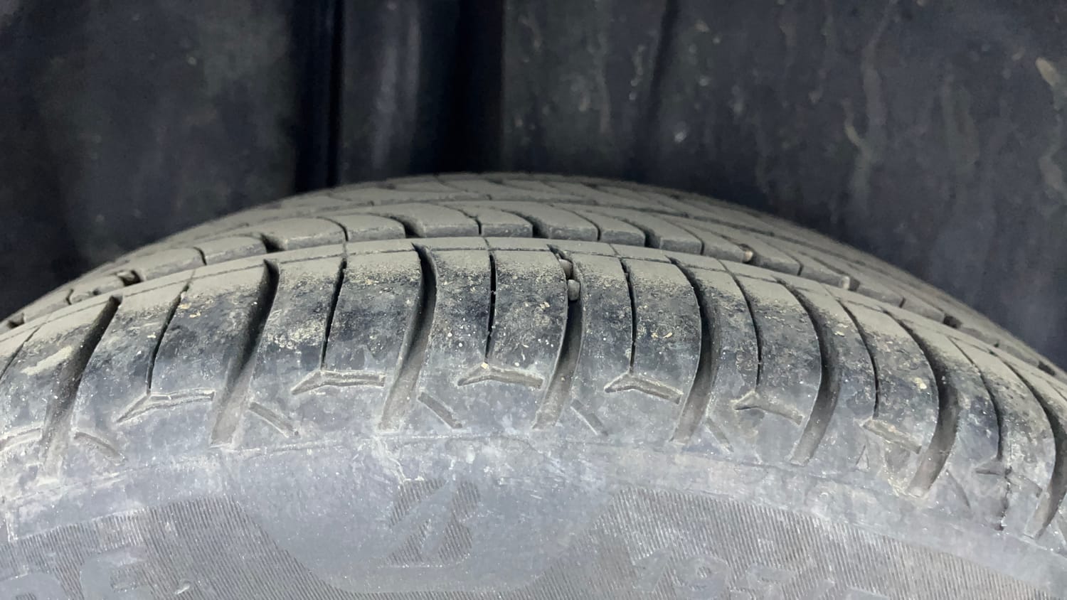 Used 2021 Maruti Suzuki Ciaz Alpha Hybrid 1.5 Petrol Manual tyres RIGHT REAR TYRE TREAD VIEW