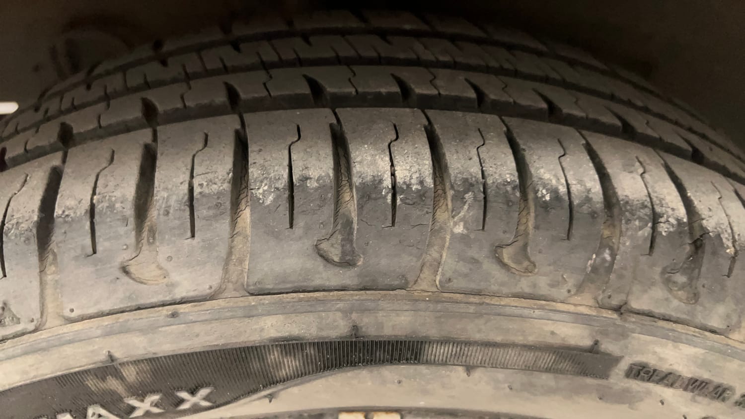 Used 2017 Hyundai Grand i10 Sportz (O) 1.2 Kappa VTVT Petrol Manual tyres RIGHT REAR TYRE TREAD VIEW