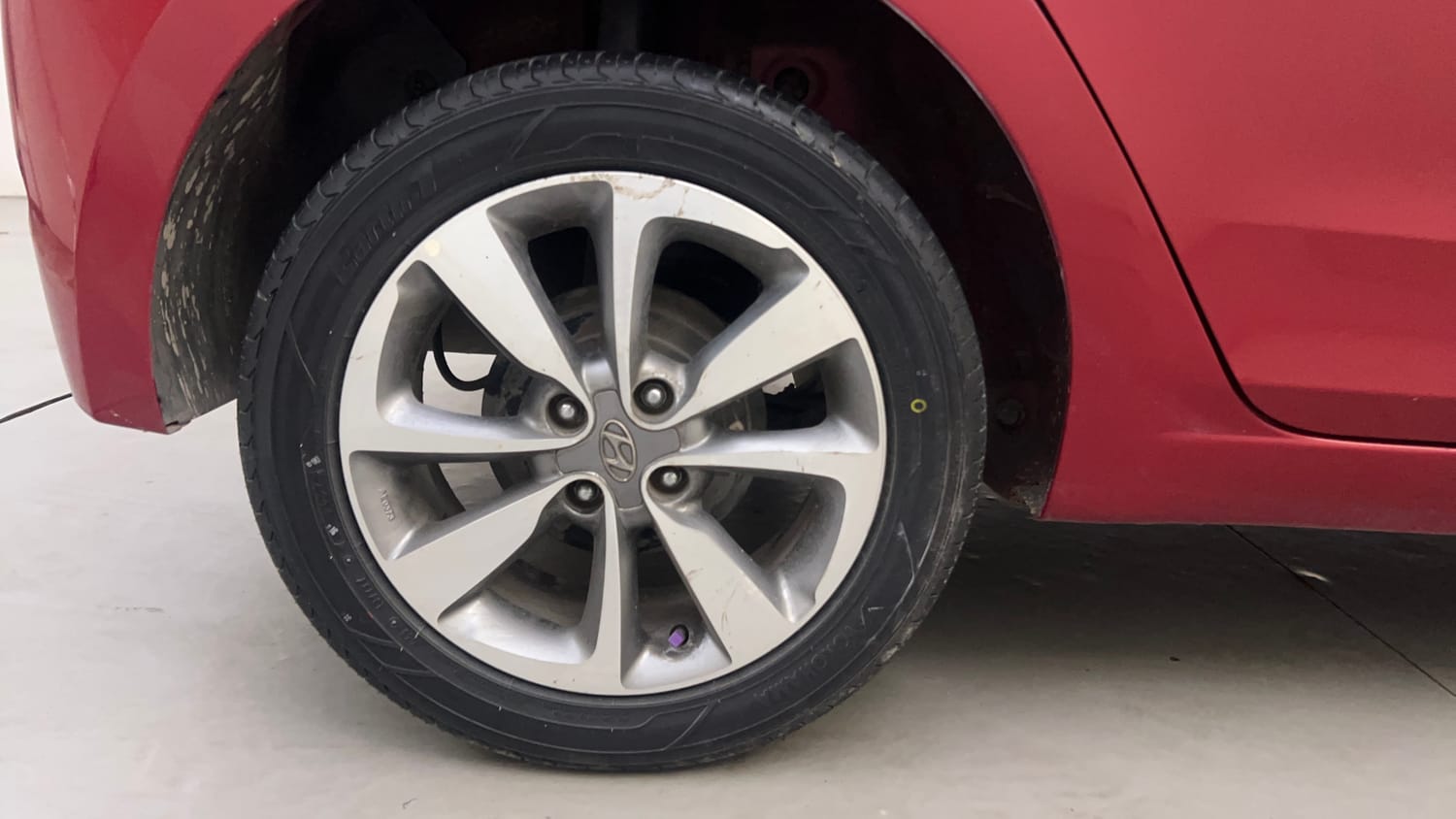 Used 2017 Hyundai Elite i20 Asta 1.2 Dual Tone Petrol Manual tyres RIGHT REAR TYRE RIM VIEW