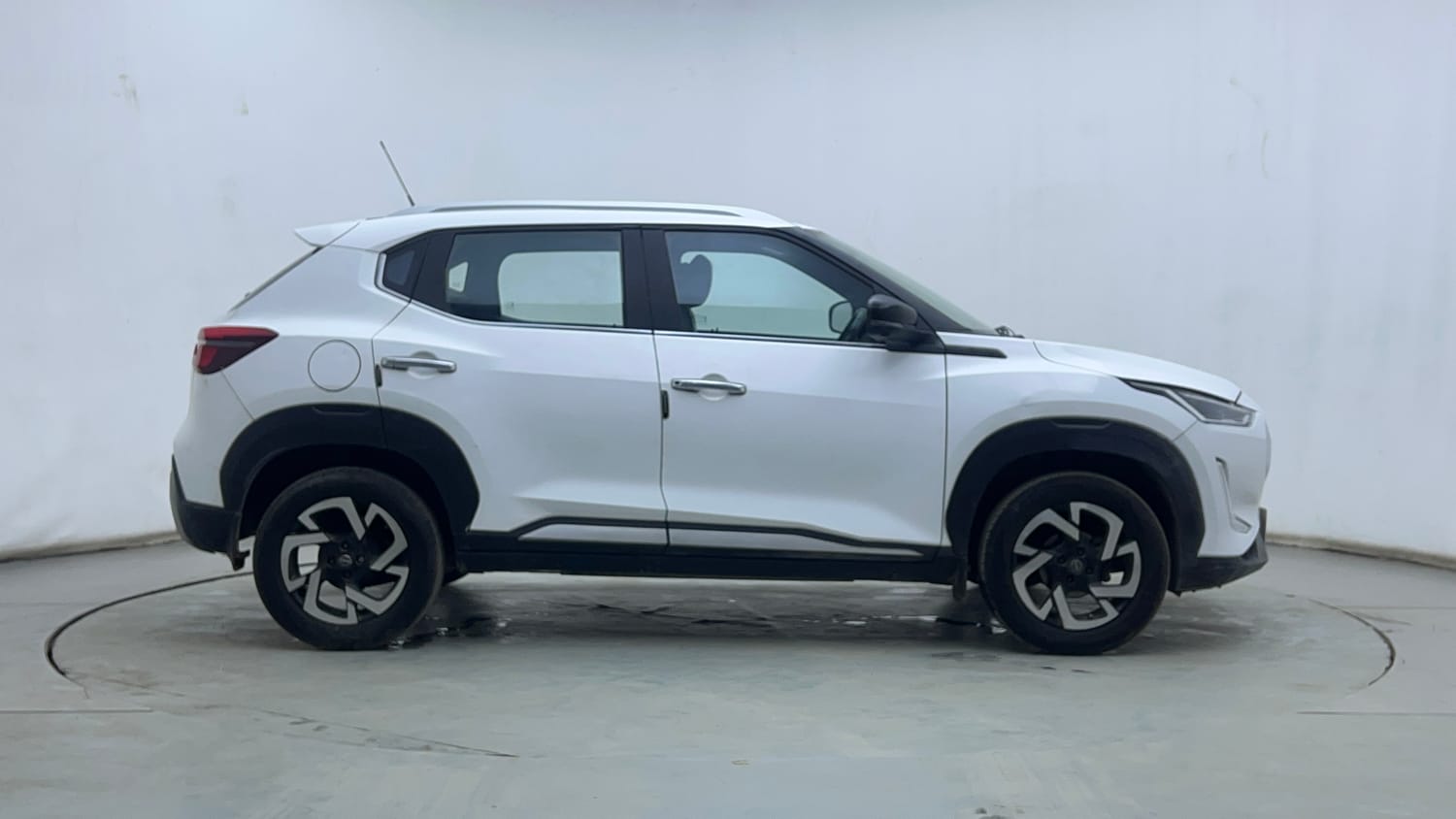 Used 2021 Nissan Magnite XV Premium Turbo Petrol Manual exterior RIGHT SIDE VIEW