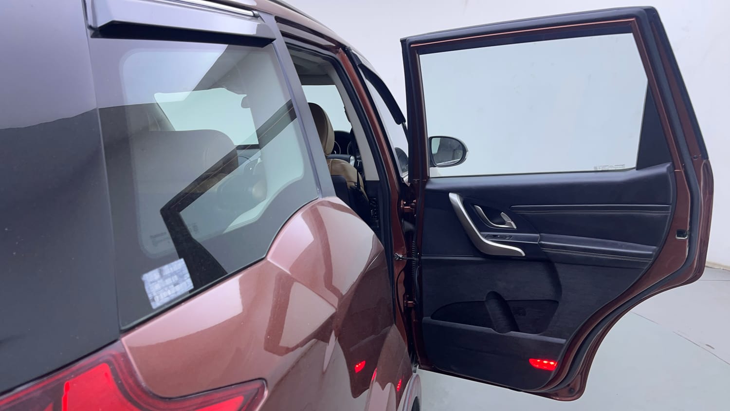 Used 2018 Mahindra XUV500 W11 AT Diesel Automatic interior RIGHT REAR DOOR OPEN VIEW