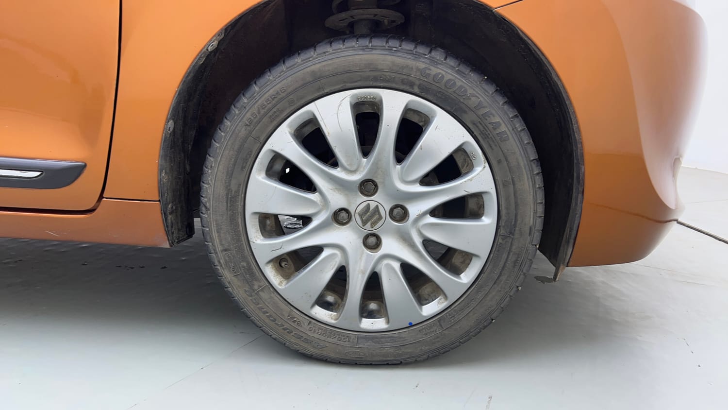 Used 2018 Maruti Suzuki Baleno Alpha 1.2 Petrol Manual tyres RIGHT FRONT TYRE RIM VIEW