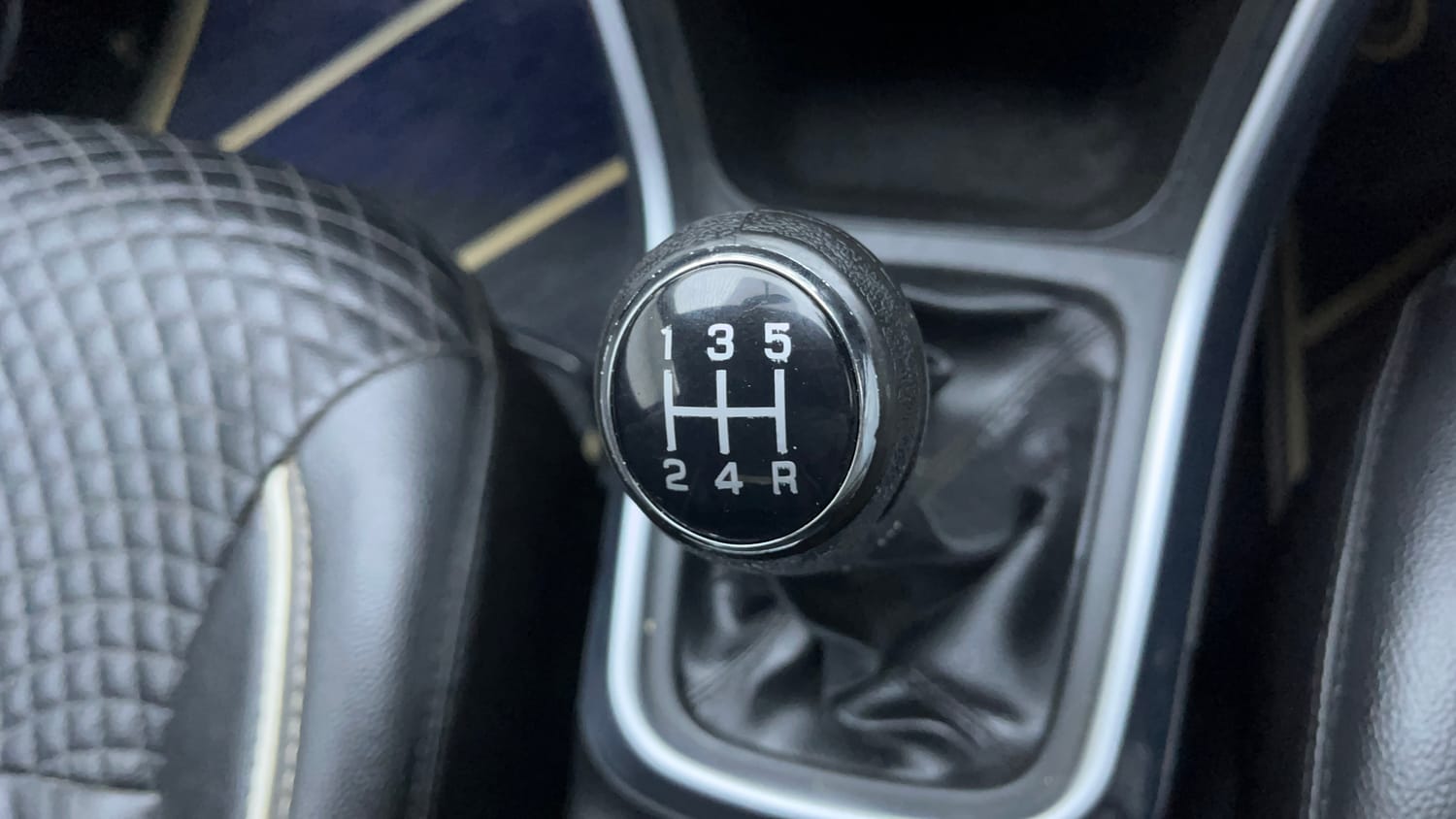 Used 2019 Maruti Suzuki S-Cross Zeta 1.3 Diesel Manual interior GEAR  KNOB VIEW