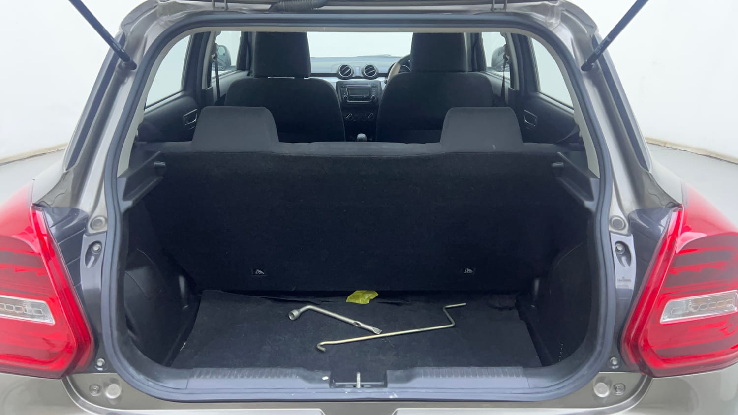 Used 2018 Maruti Suzuki Swift VDi AMT Diesel Automatic interior DICKY INSIDE VIEW
