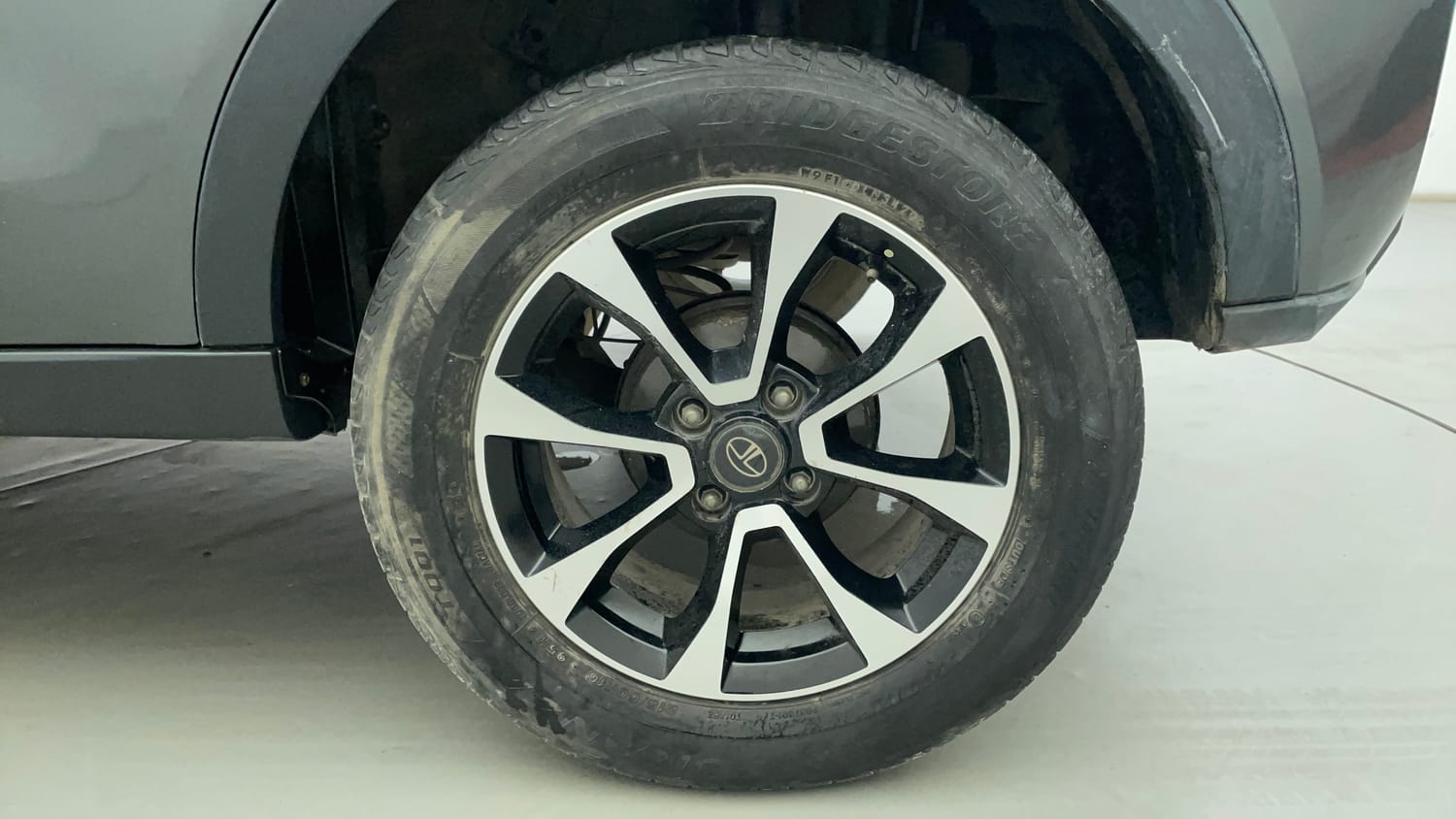 Used 2020 Tata Nexon XZ Plus Petrol Manual tyres LEFT REAR TYRE RIM VIEW