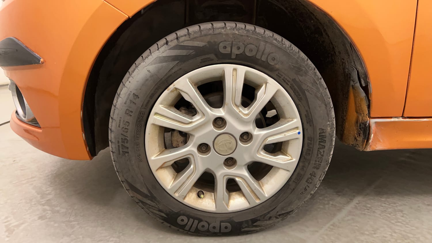 Used 2018 Tata Tiago Revotron XZ Petrol Manual tyres LEFT FRONT TYRE RIM VIEW