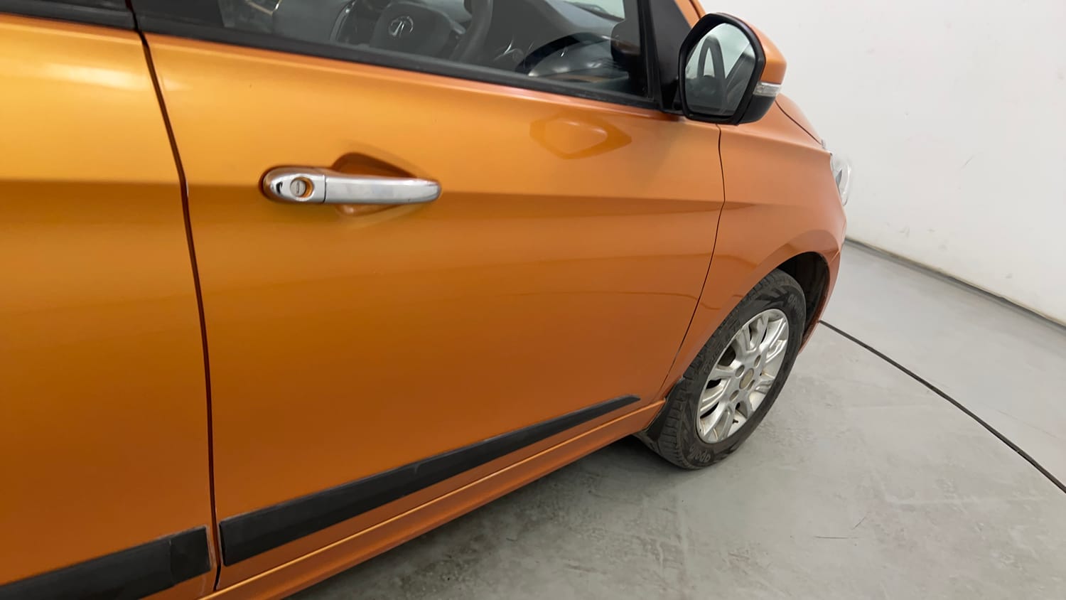 Used 2018 Tata Tiago Revotron XZ Petrol Manual dents MINOR DENT