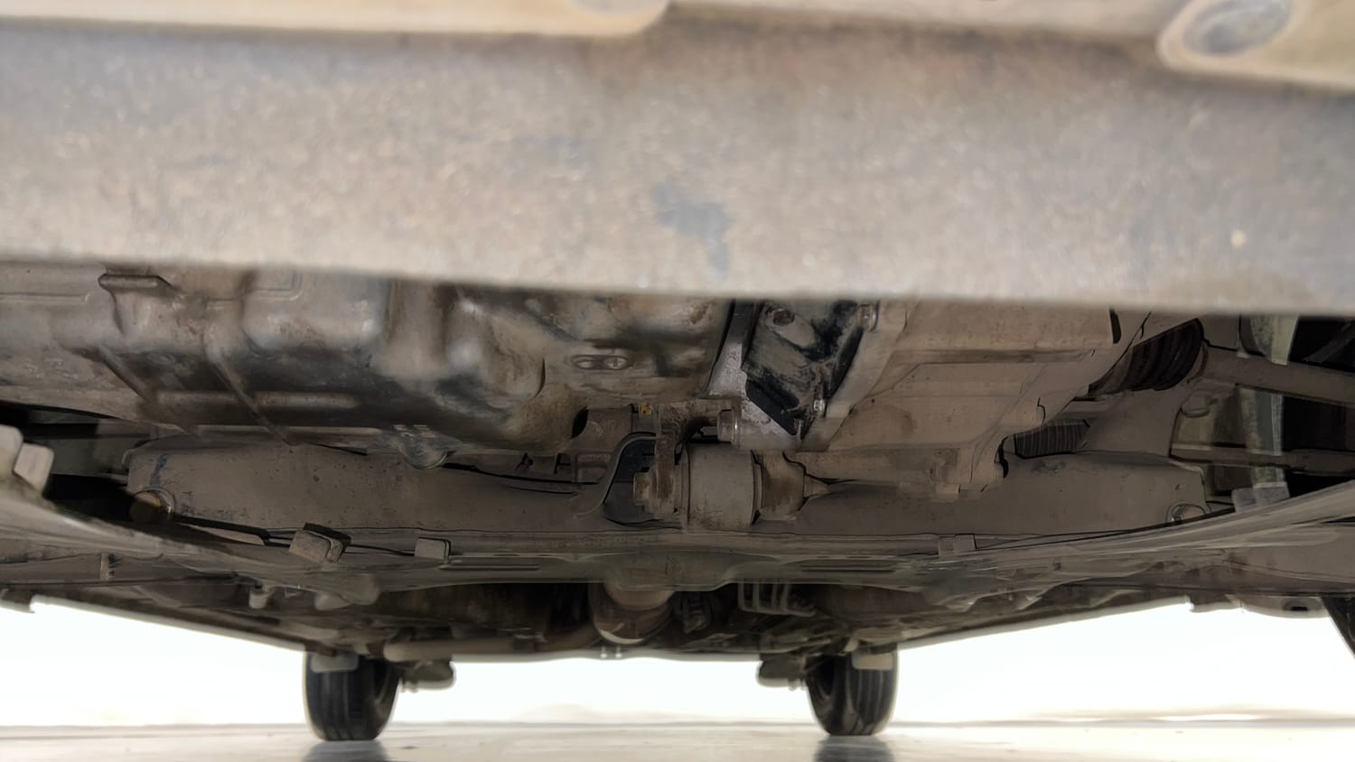Used 2015 Honda Amaze 1.2 SX i-VTEC Petrol Manual extra FRONT LEFT UNDERBODY VIEW