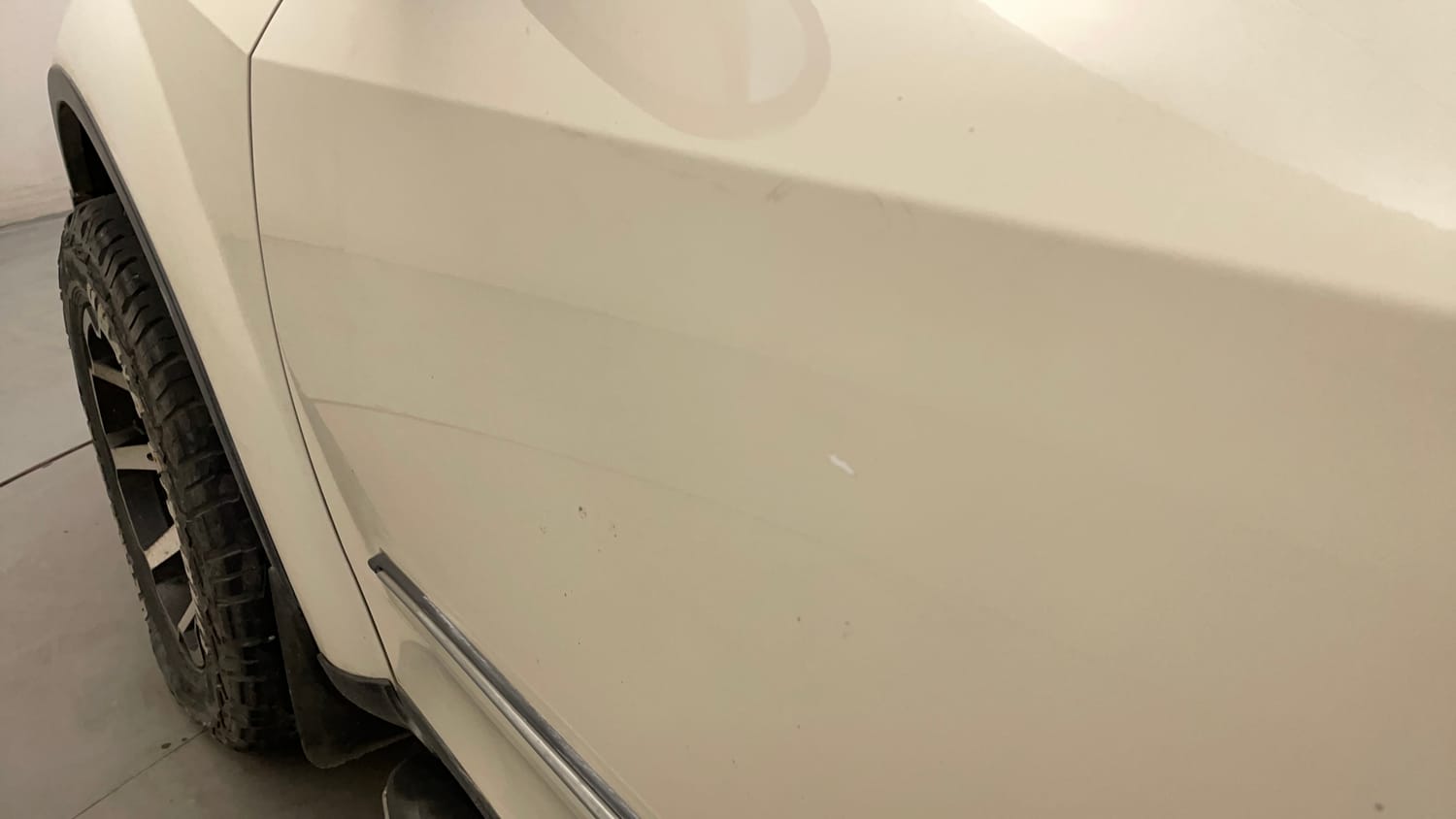 Used 2015 Mahindra XUV500 W6 Diesel Manual dents MINOR SCRATCH