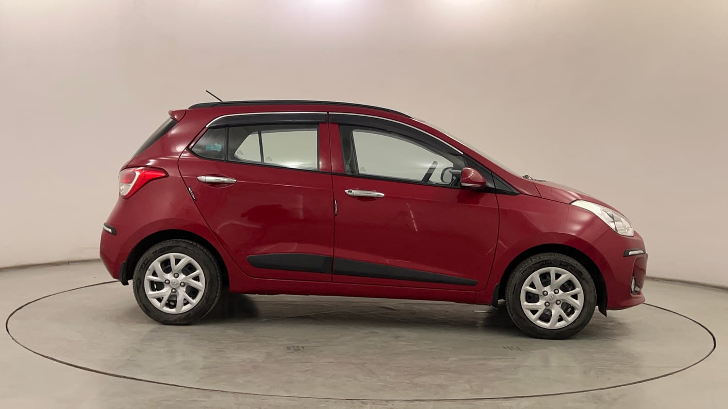 Used 2017 Hyundai Grand i10 Sportz (O) 1.2 Kappa VTVT Petrol Manual exterior RIGHT SIDE VIEW