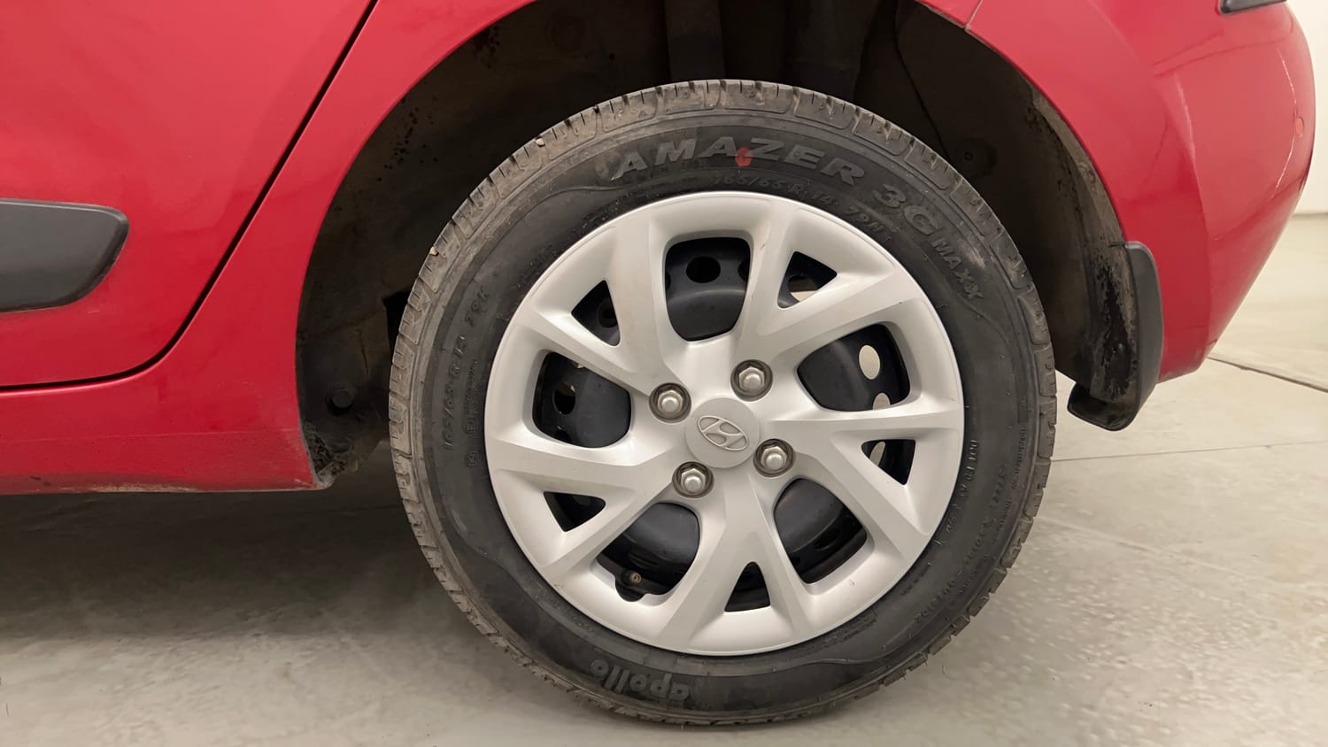 Used 2017 Hyundai Grand i10 Sportz (O) 1.2 Kappa VTVT Petrol Manual tyres LEFT REAR TYRE RIM VIEW