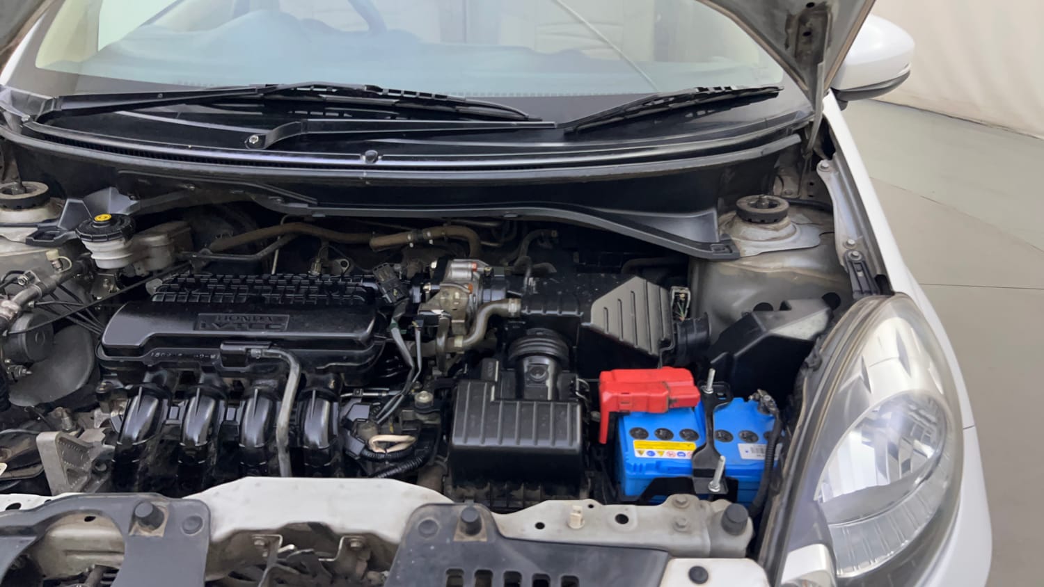 Used 2015 Honda Amaze 1.2 SX i-VTEC Petrol Manual engine ENGINE LEFT SIDE HINGE & APRON VIEW