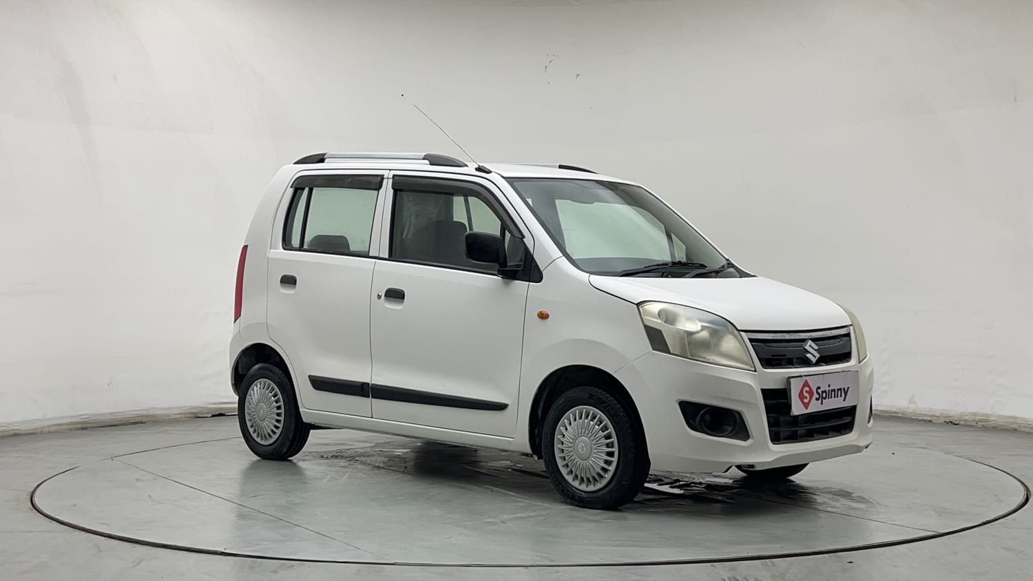Used 2013 Maruti Suzuki Wagon R LXI Petrol Manual exterior RIGHT FRONT CORNER VIEW