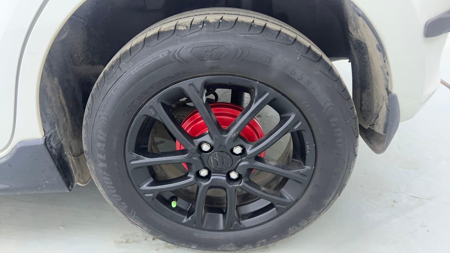 Used 2020 Maruti Suzuki Swift ZXi AMT Petrol Automatic tyres LEFT REAR TYRE RIM VIEW