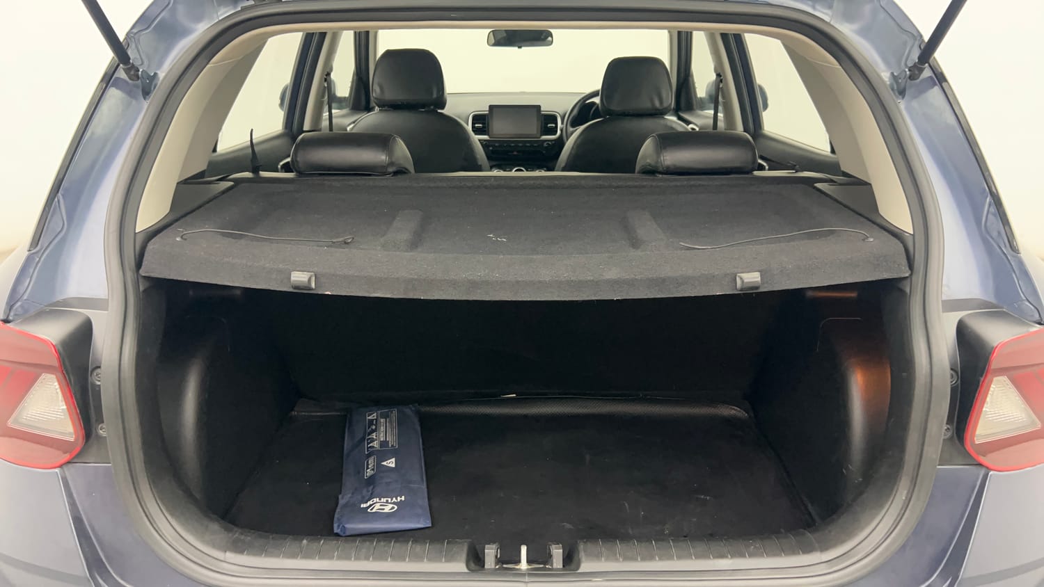 Used 2021 Hyundai Venue SX 1.5 CRDi Diesel Manual interior DICKY INSIDE VIEW
