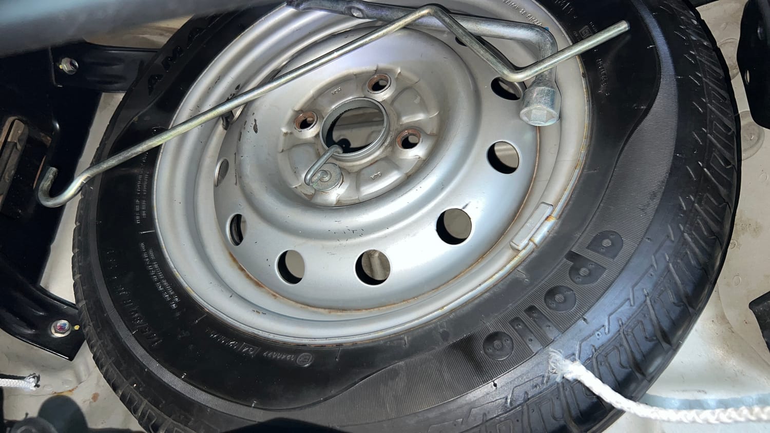 Used 2013 Maruti Suzuki Wagon R LXI CNG Cng Manual tyres SPARE TYRE VIEW