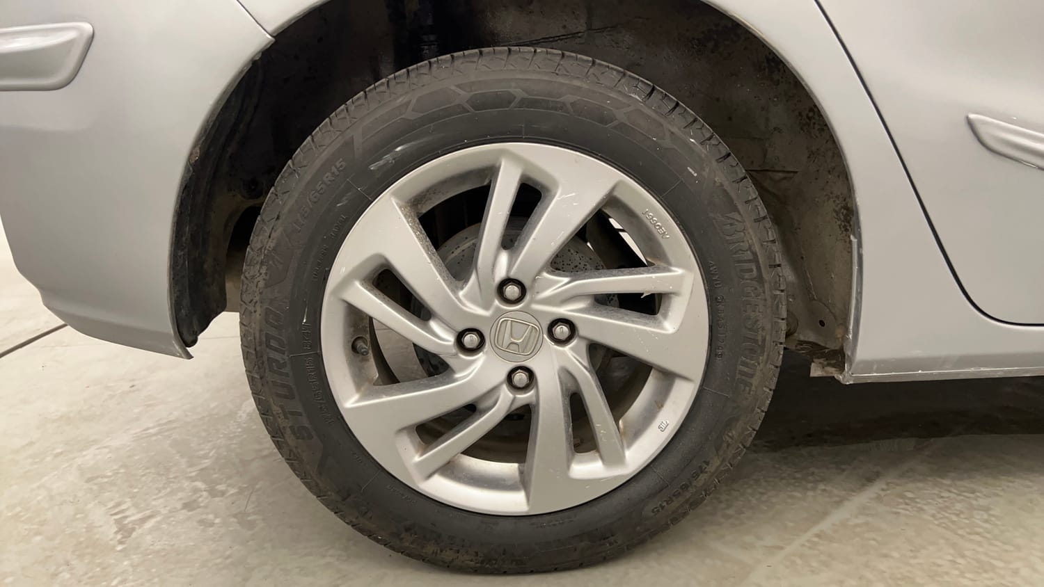 Used 2021 Honda Jazz VX CVT Petrol Automatic tyres RIGHT REAR TYRE RIM VIEW
