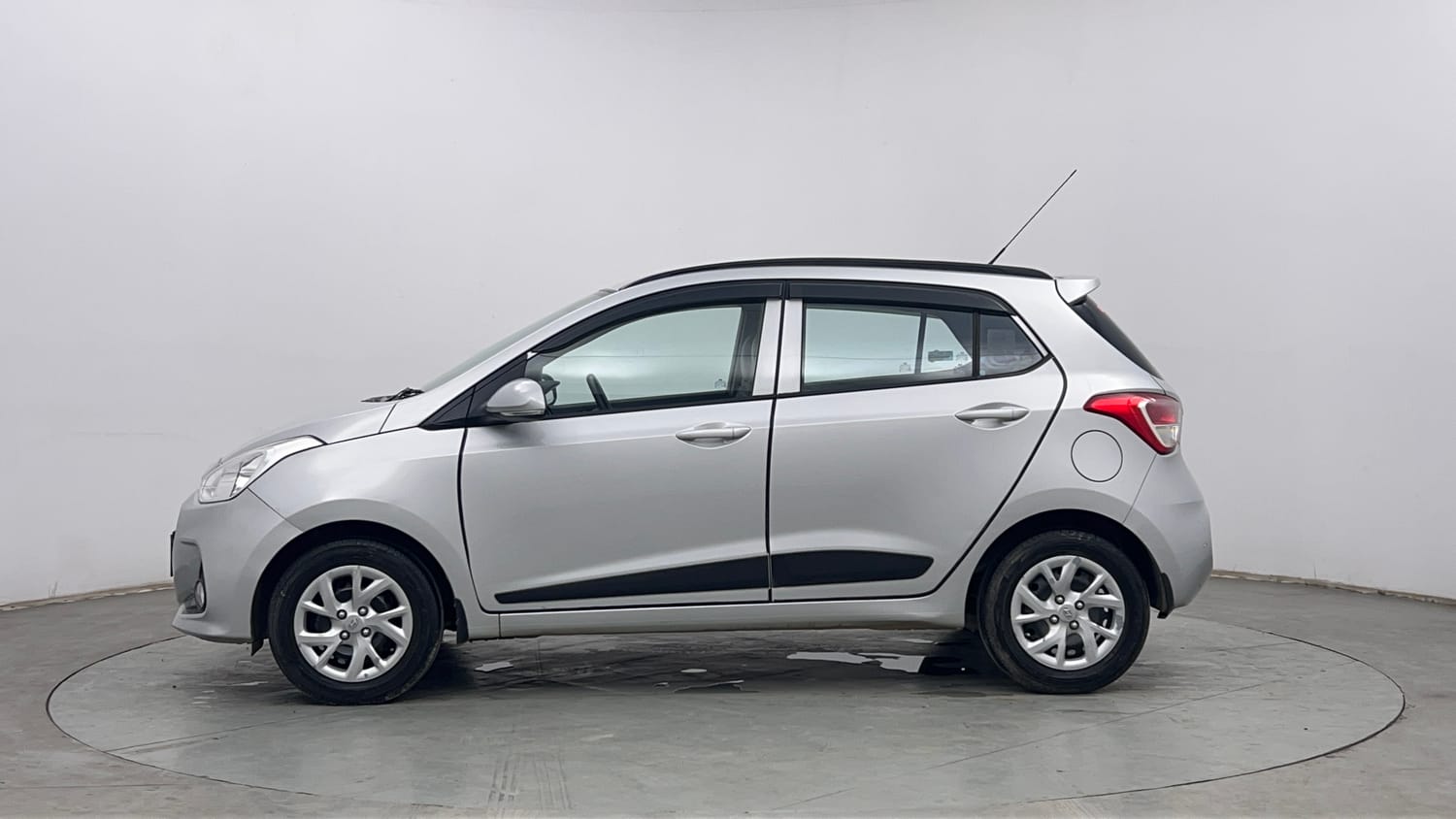 Used 2018 Hyundai Grand i10 Sportz 1.2 Kappa VTVT Petrol Manual exterior LEFT SIDE VIEW