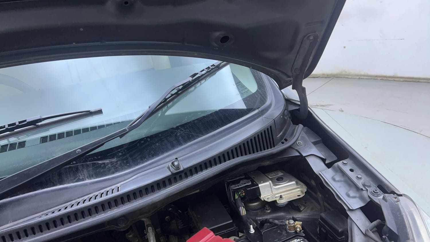 Used 2017 Maruti Suzuki Wagon R 1.0 VXI AMT Petrol Automatic engine ENGINE LEFT SIDE HINGE & APRON VIEW