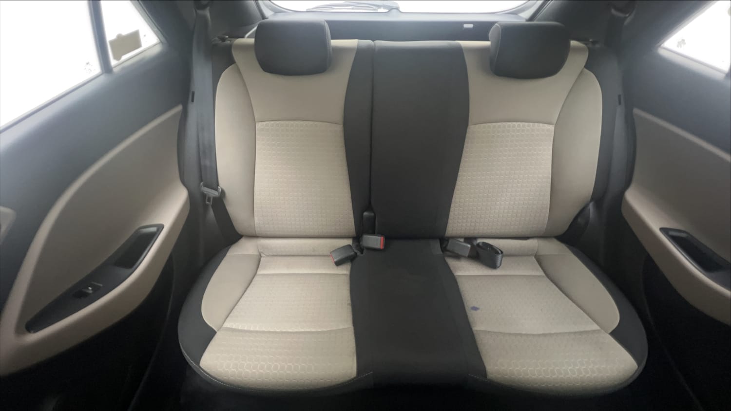 Used 2016 Hyundai Elite i20 Asta 1.2 Petrol Manual interior REAR SEAT CONDITION VIEW