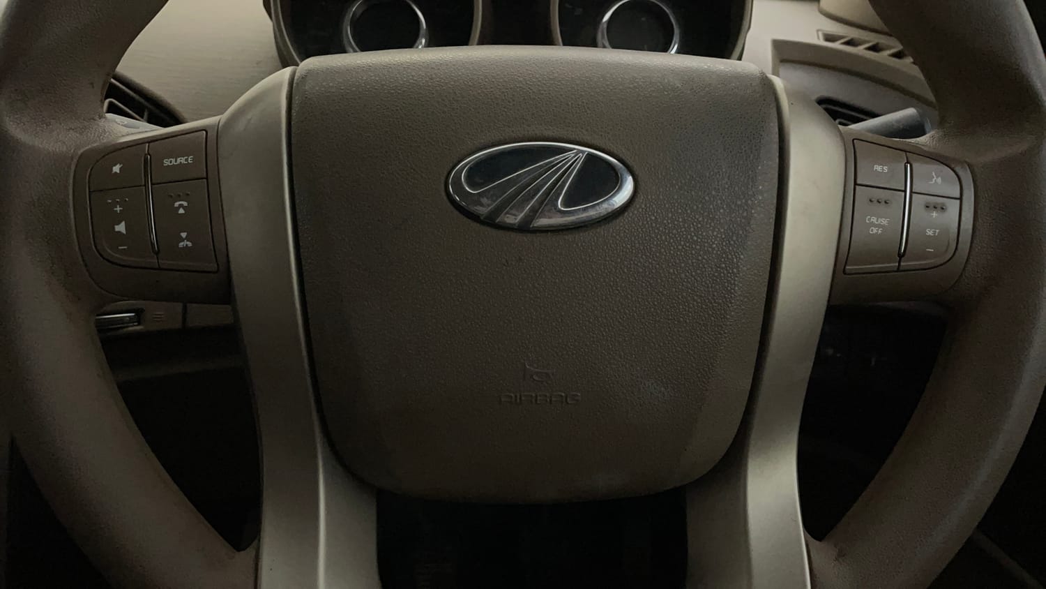 Used 2015 Mahindra XUV500 W6 Diesel Manual top_features Airbags