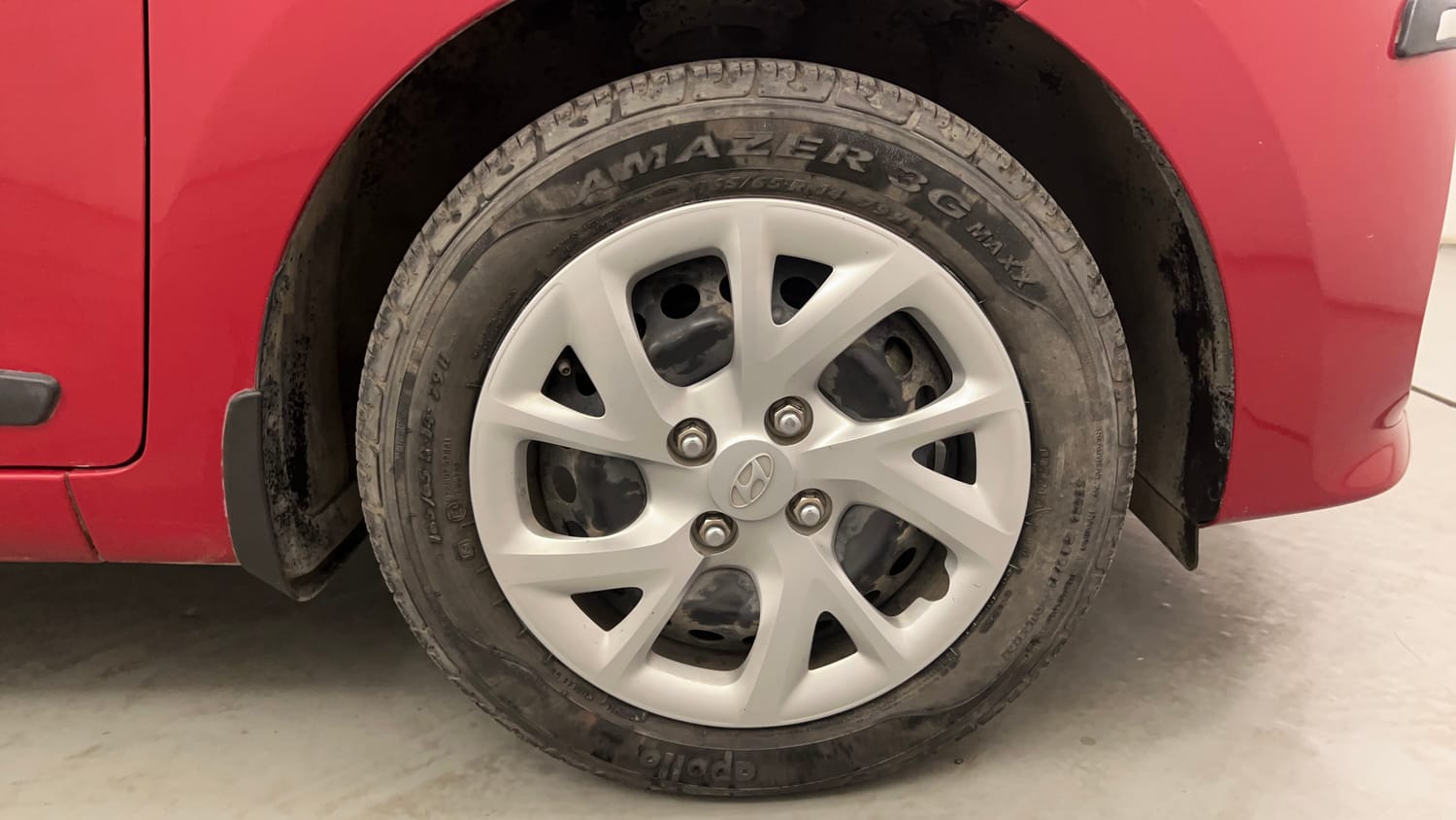 Used 2017 Hyundai Grand i10 Sportz (O) 1.2 Kappa VTVT Petrol Manual tyres RIGHT FRONT TYRE RIM VIEW