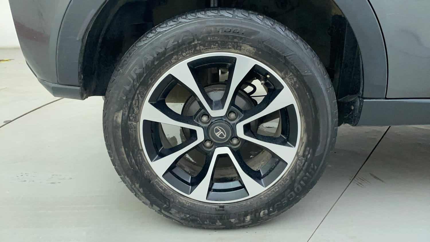 Used 2020 Tata Nexon XZ Plus Petrol Manual tyres RIGHT REAR TYRE RIM VIEW