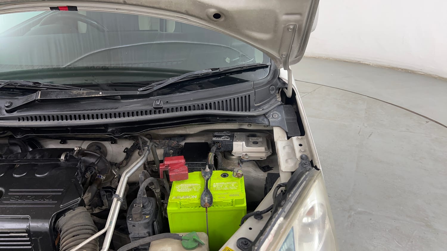 Used 2016 Maruti Suzuki Wagon R 1.0 VXI AMT Petrol Automatic engine ENGINE LEFT SIDE HINGE & APRON VIEW