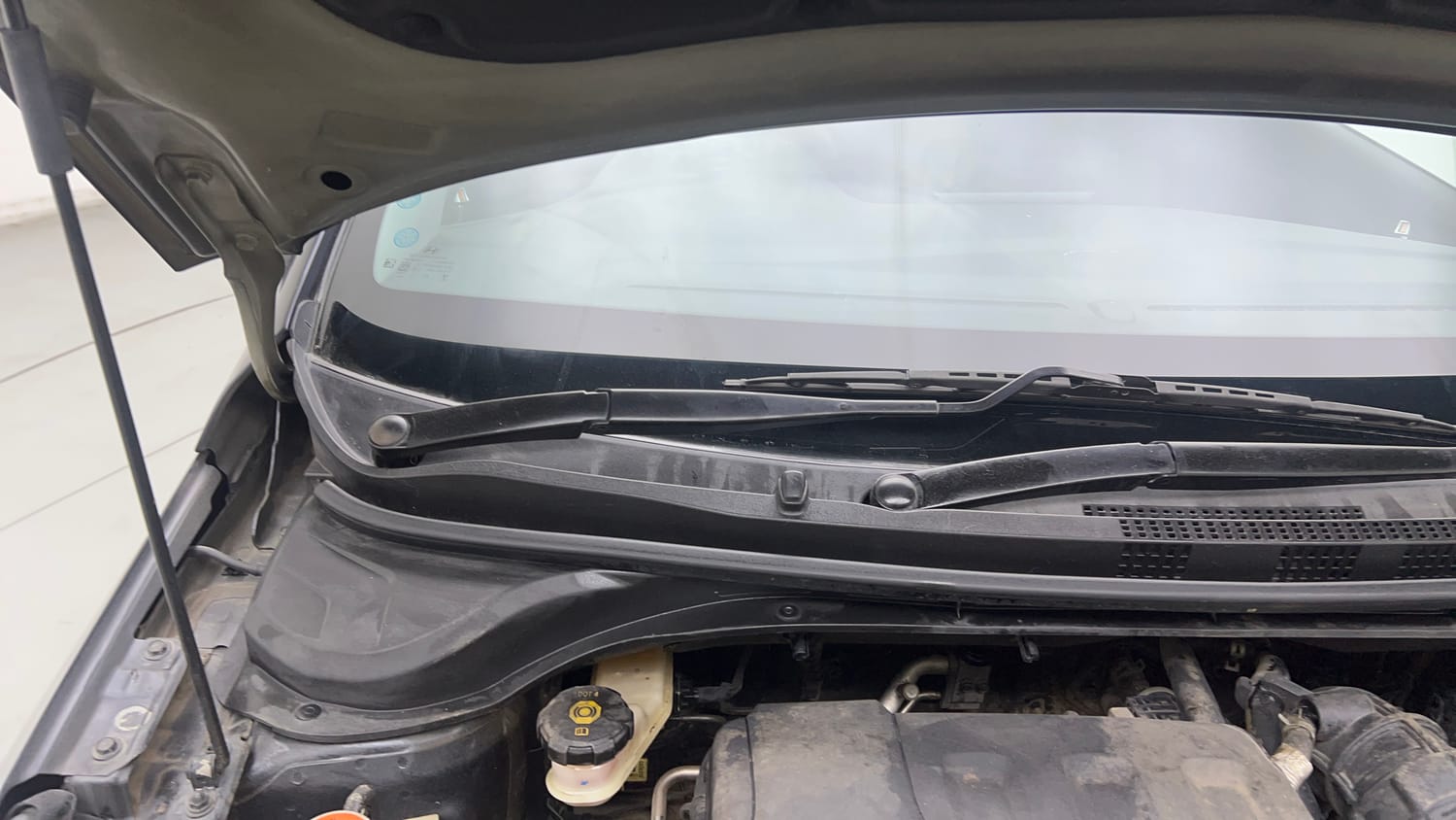 Used 2021 Hyundai Verna SX (O) 1.0 Turbo DCT Petrol Automatic engine ENGINE RIGHT SIDE HINGE & APRON VIEW
