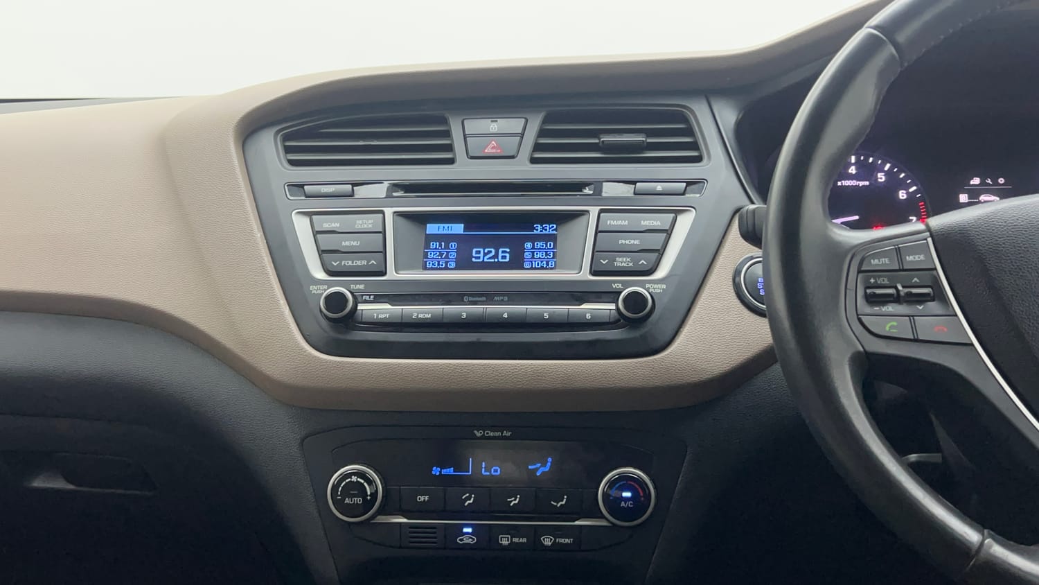 Used 2016 Hyundai Elite i20 Asta 1.2 Petrol Manual top_features Integrated (in-dash) music system
