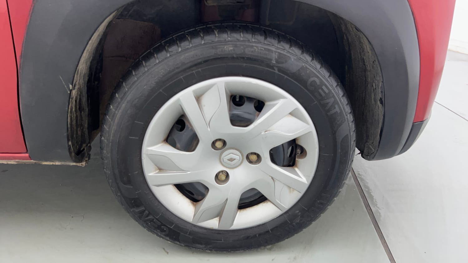 Used 2021 Renault Kwid RXT 1.0 Opt Petrol Manual tyres RIGHT FRONT TYRE RIM VIEW
