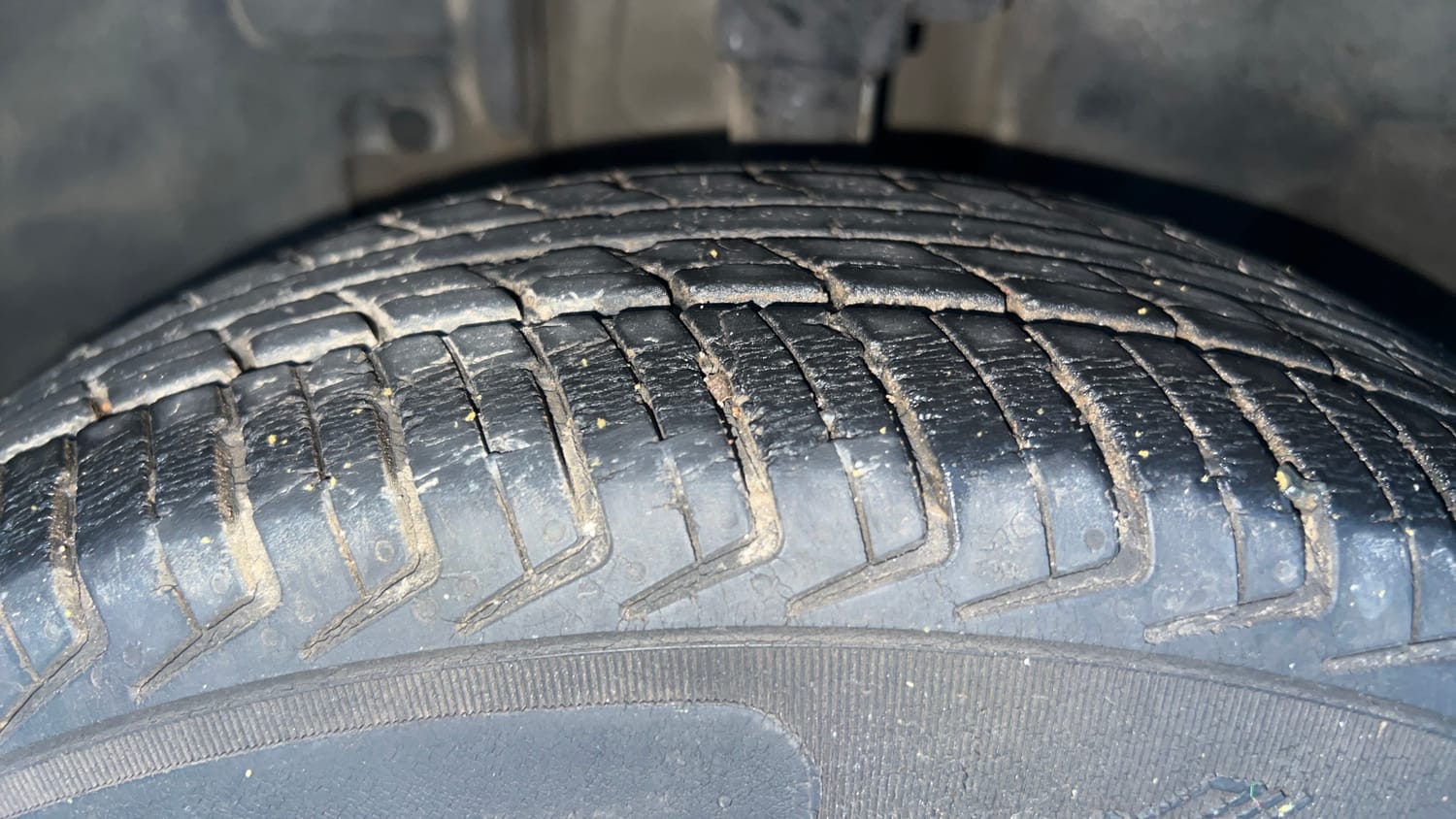 Used 2018 Renault Kwid CLIMBER 1.0 Petrol Manual tyres LEFT FRONT TYRE TREAD VIEW