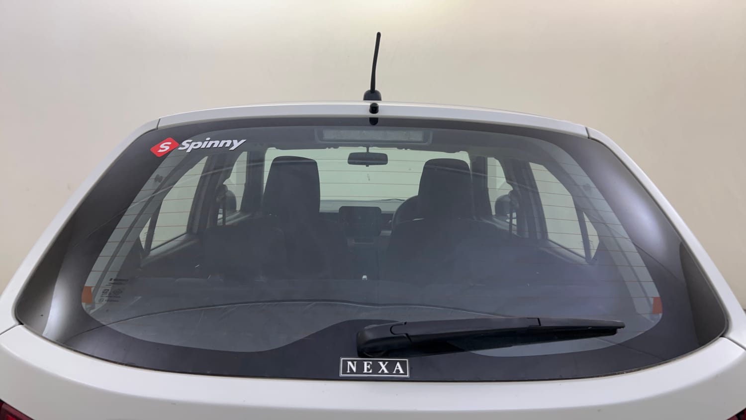 Used 2018 Maruti Suzuki Ignis [2017-2020] Zeta AMT Petrol Dual Tone Petrol Automatic top_features Rear wiper
