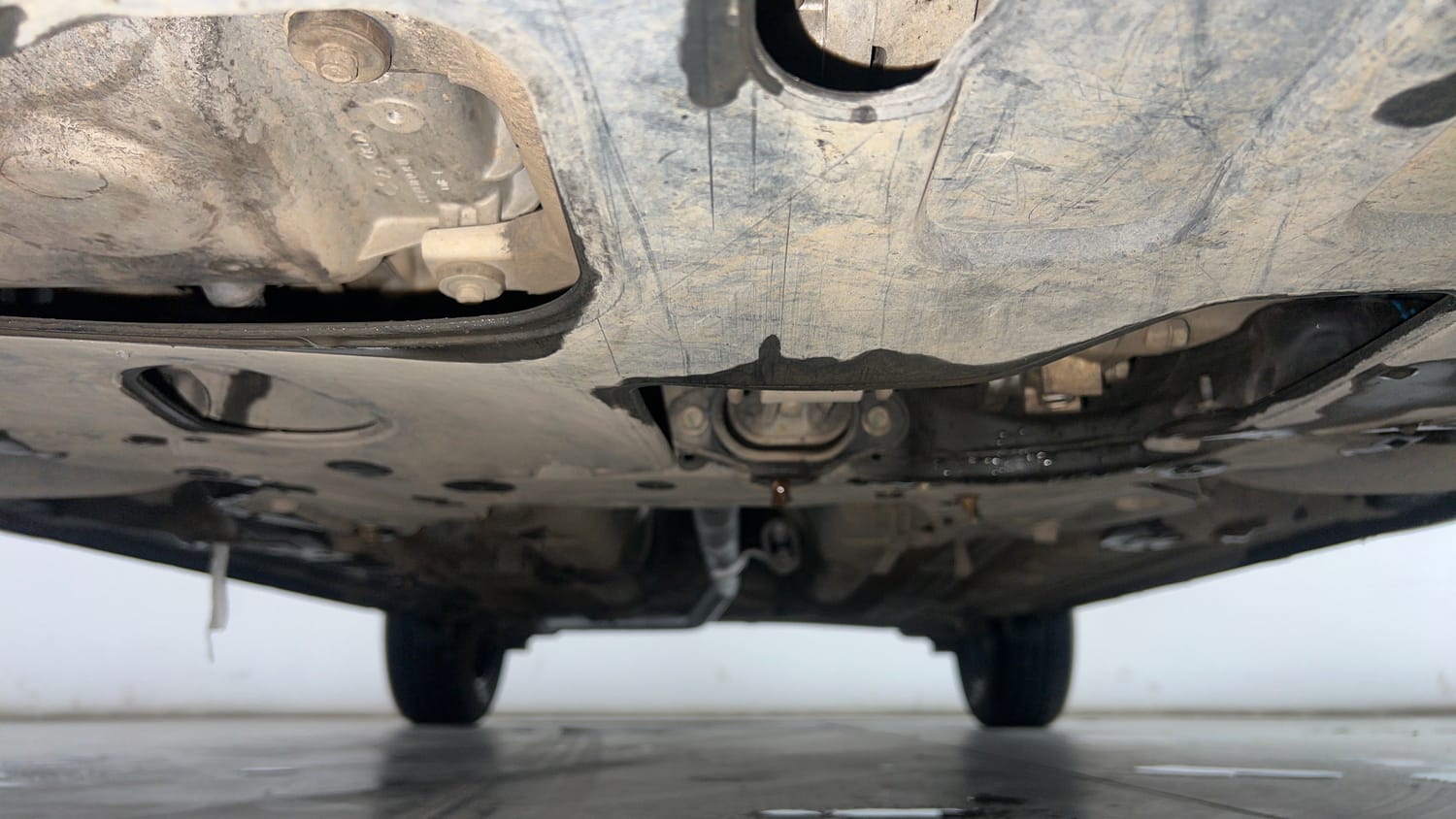 Used 2021 Hyundai Venue SX 1.5 CRDi Diesel Manual extra FRONT LEFT UNDERBODY VIEW