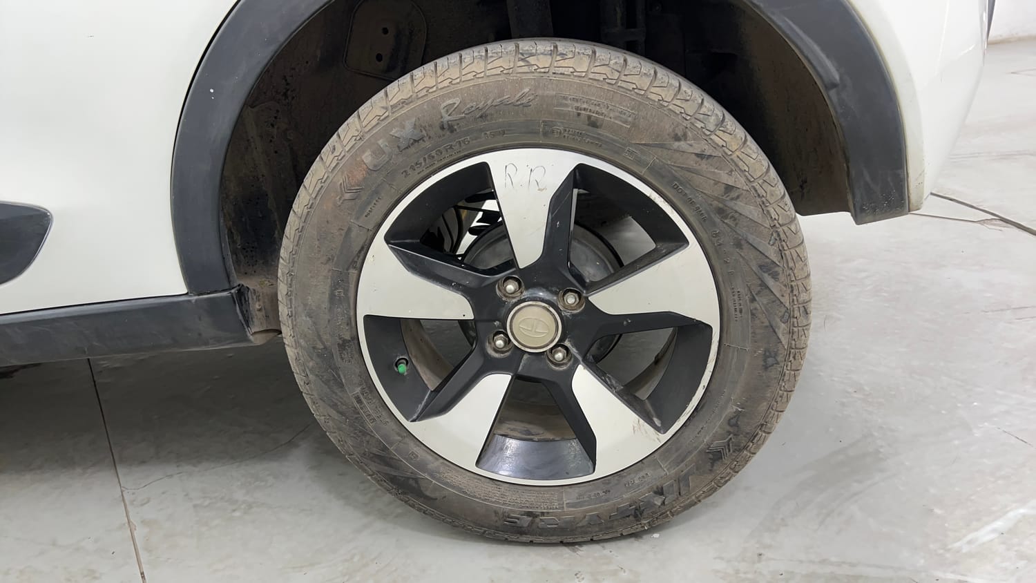 Used 2019 Tata Nexon XZA Plus Diesel Diesel Automatic tyres LEFT REAR TYRE RIM VIEW