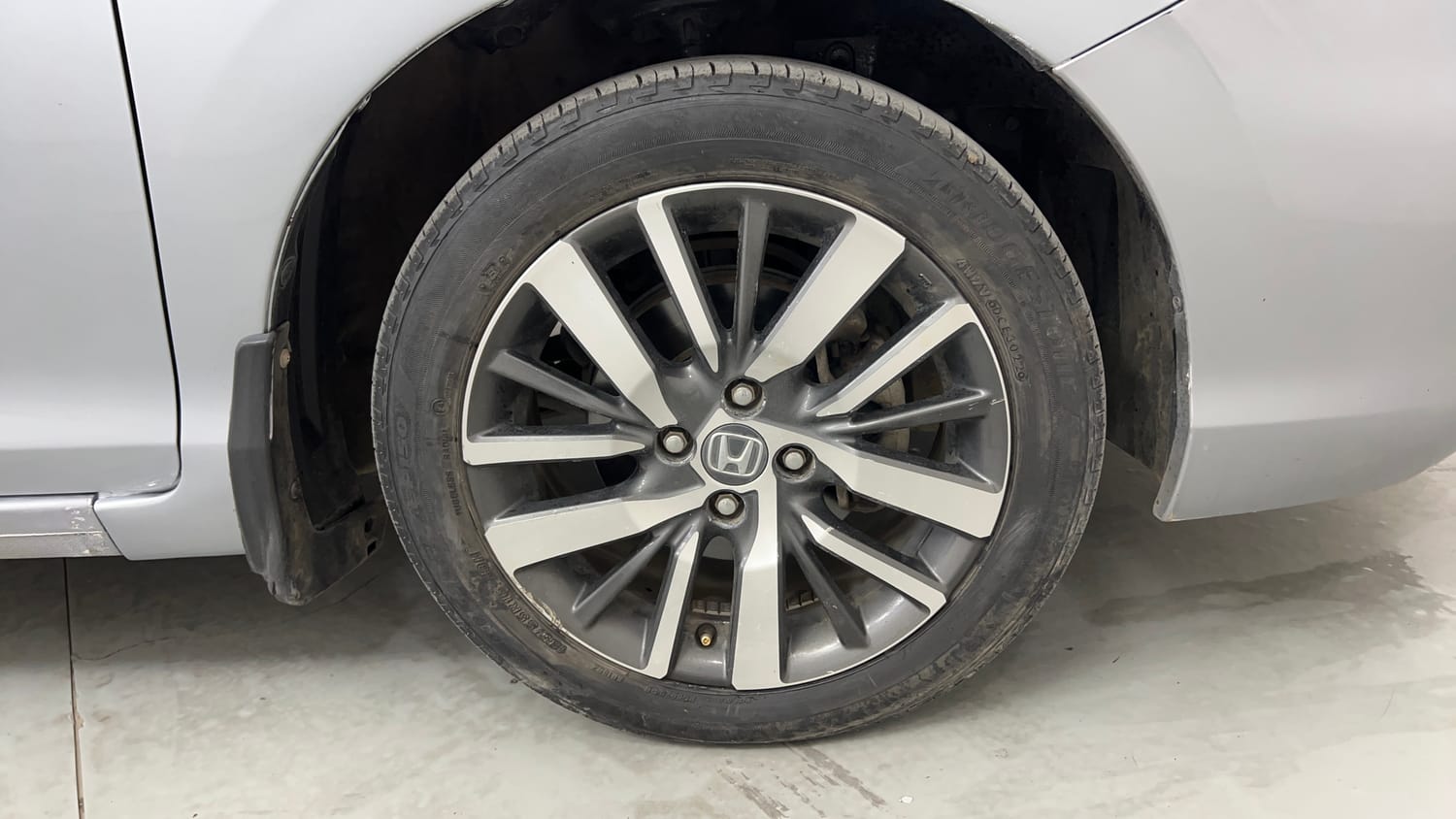 Used 2022 Honda City ZX CVT Petrol Petrol Automatic tyres RIGHT FRONT TYRE RIM VIEW