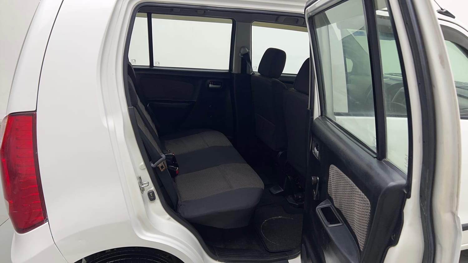 Used 2013 Maruti Suzuki Wagon R LXI Petrol Manual interior RIGHT SIDE REAR DOOR CABIN VIEW