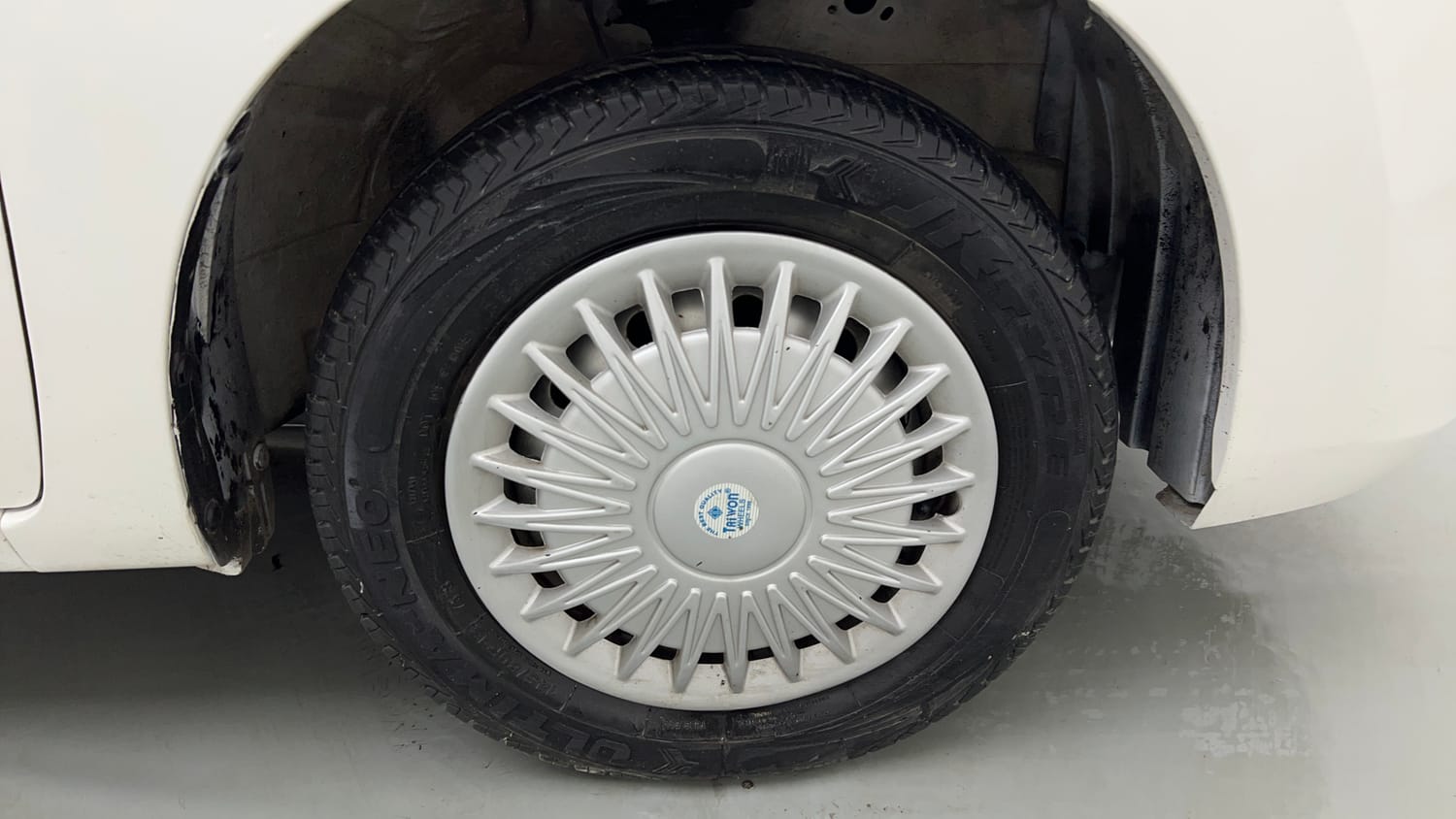 Used 2013 Maruti Suzuki Wagon R LXI Petrol Manual tyres RIGHT FRONT TYRE RIM VIEW