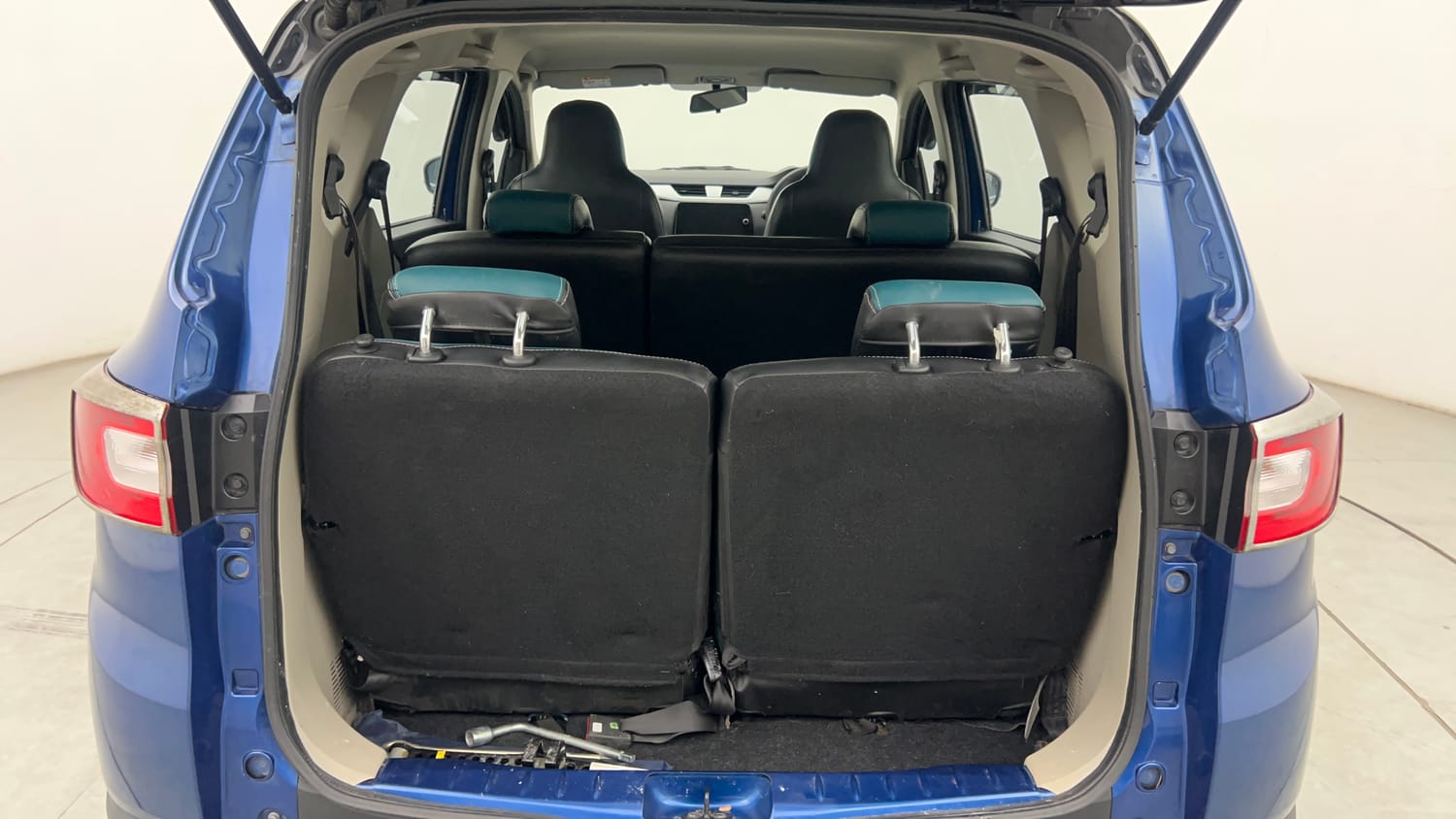 Used 2022 Renault Triber RXZ Dual Tone Petrol Manual interior DICKY INSIDE VIEW