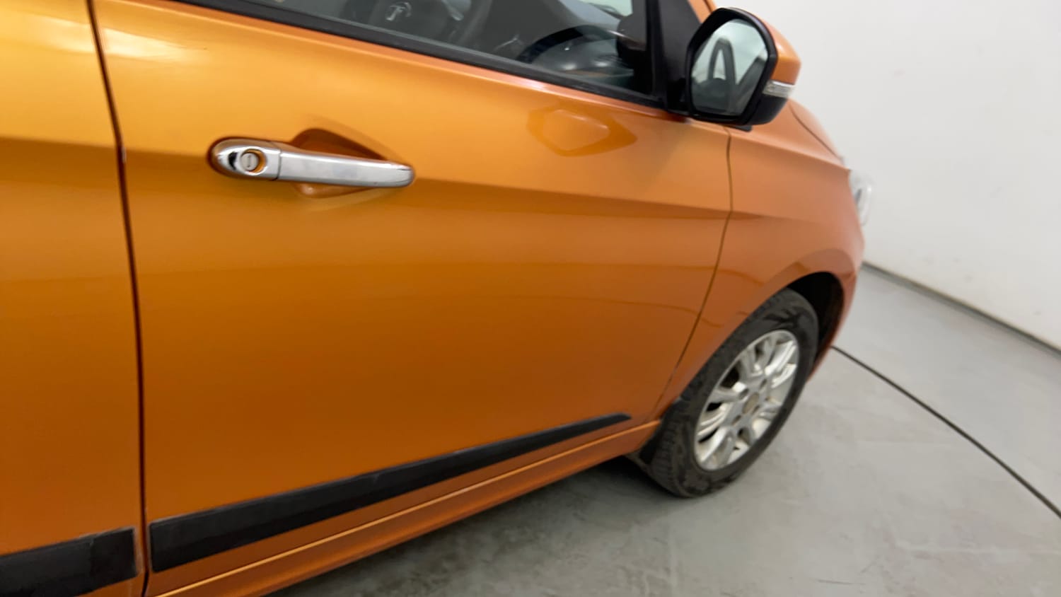 Used 2018 Tata Tiago Revotron XZ Petrol Manual dents MINOR SCRATCH