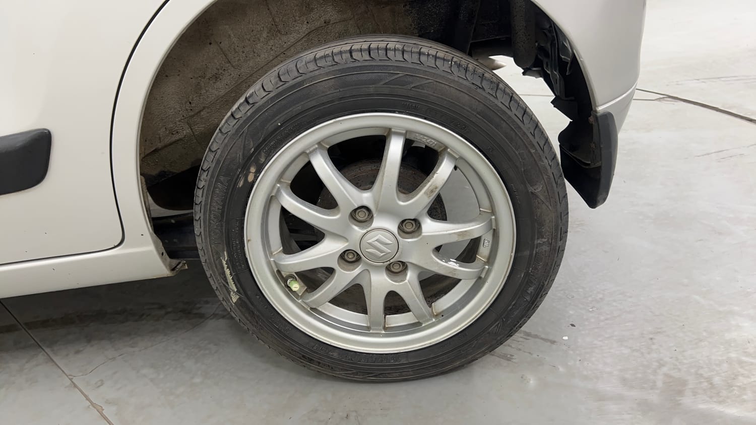 Used 2016 Maruti Suzuki Wagon R 1.0 VXI AMT Petrol Automatic tyres LEFT REAR TYRE RIM VIEW