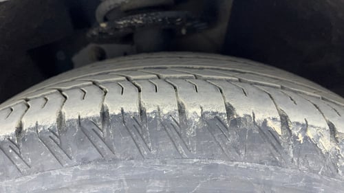 Used 2024 Mahindra XUV700 AX7 Luxury Pack Petrol AT 7 STR Petrol Automatic tyres RIGHT FRONT TYRE TREAD VIEW