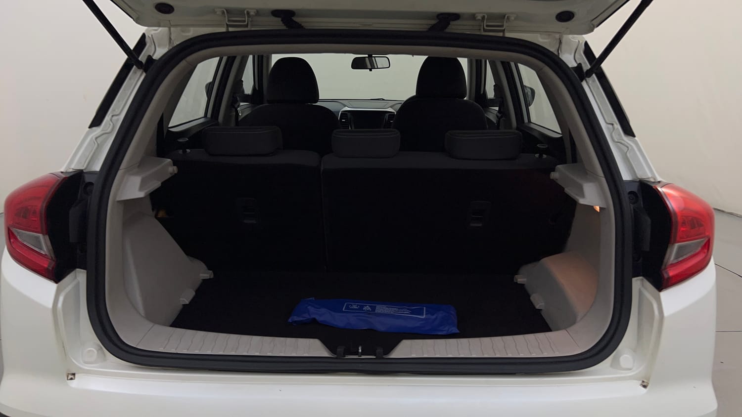 Used 2021 Mahindra XUV 300 W8 1.2 Petrol Petrol Manual interior DICKY INSIDE VIEW